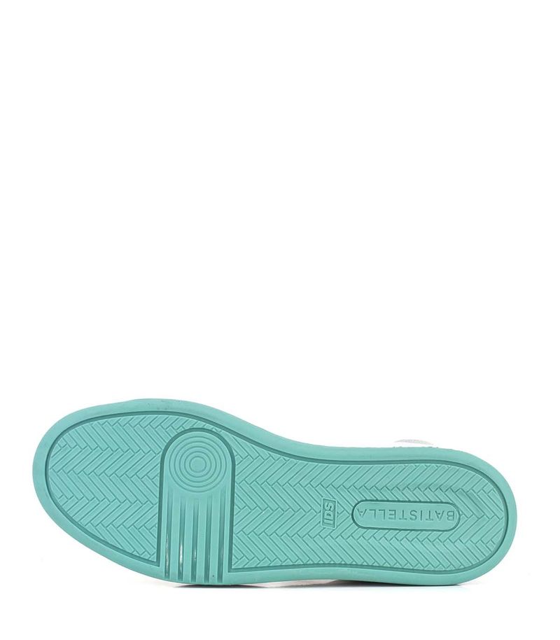 Zapatillas urbanas de símil cuero en blanco aqua