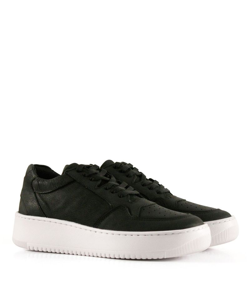 Zapatillas urbanas de cuero negro con base ancha
