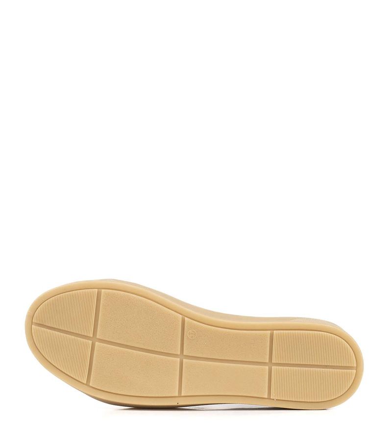Zapatillas de cuero con base caramelo en natural