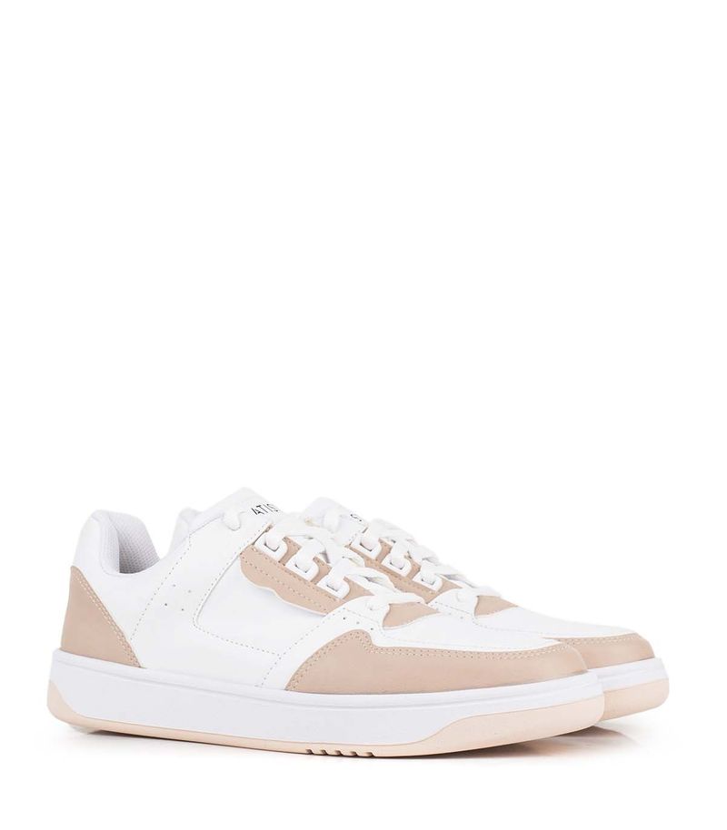 Zapatillas urbanas de símil cuero en blanco y nude