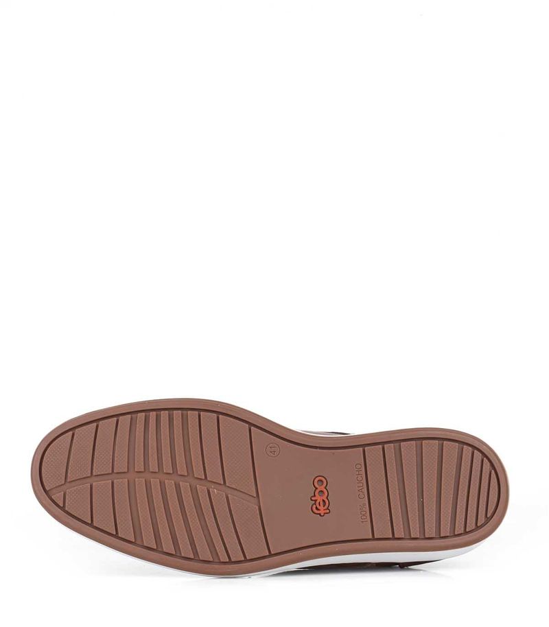 Zapato urbano de cuero suela con base blanca