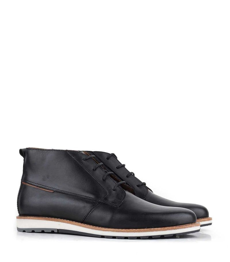 Botín urbano de cuero negro con base combinada